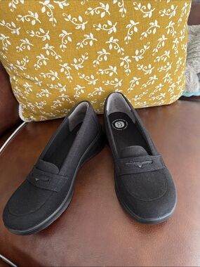 Bzees Black Leather Slip-On Loafers